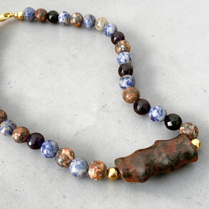 Collar tierra azul oro