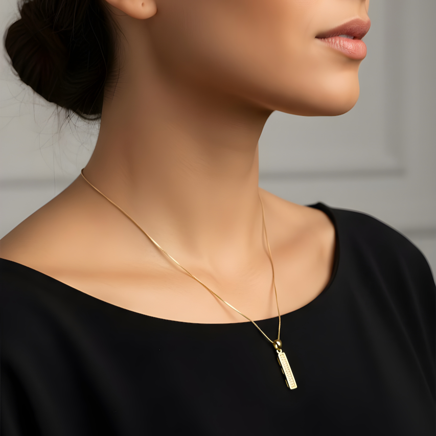 Collar placa circones oro