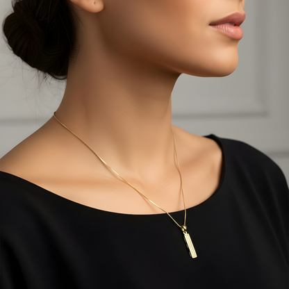 Collar placa circones oro