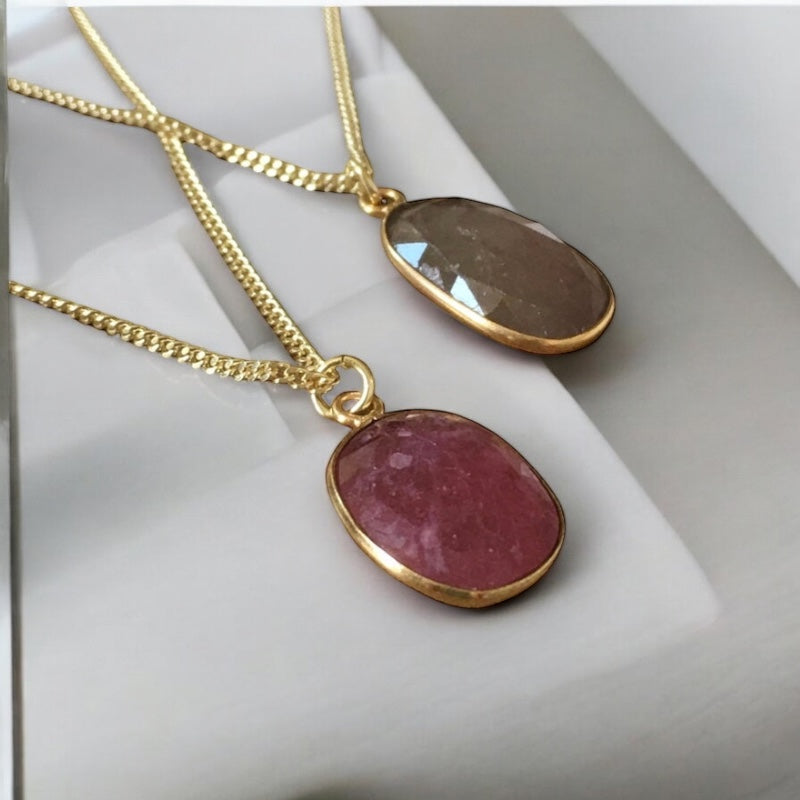 Collar medalla zafiro oro