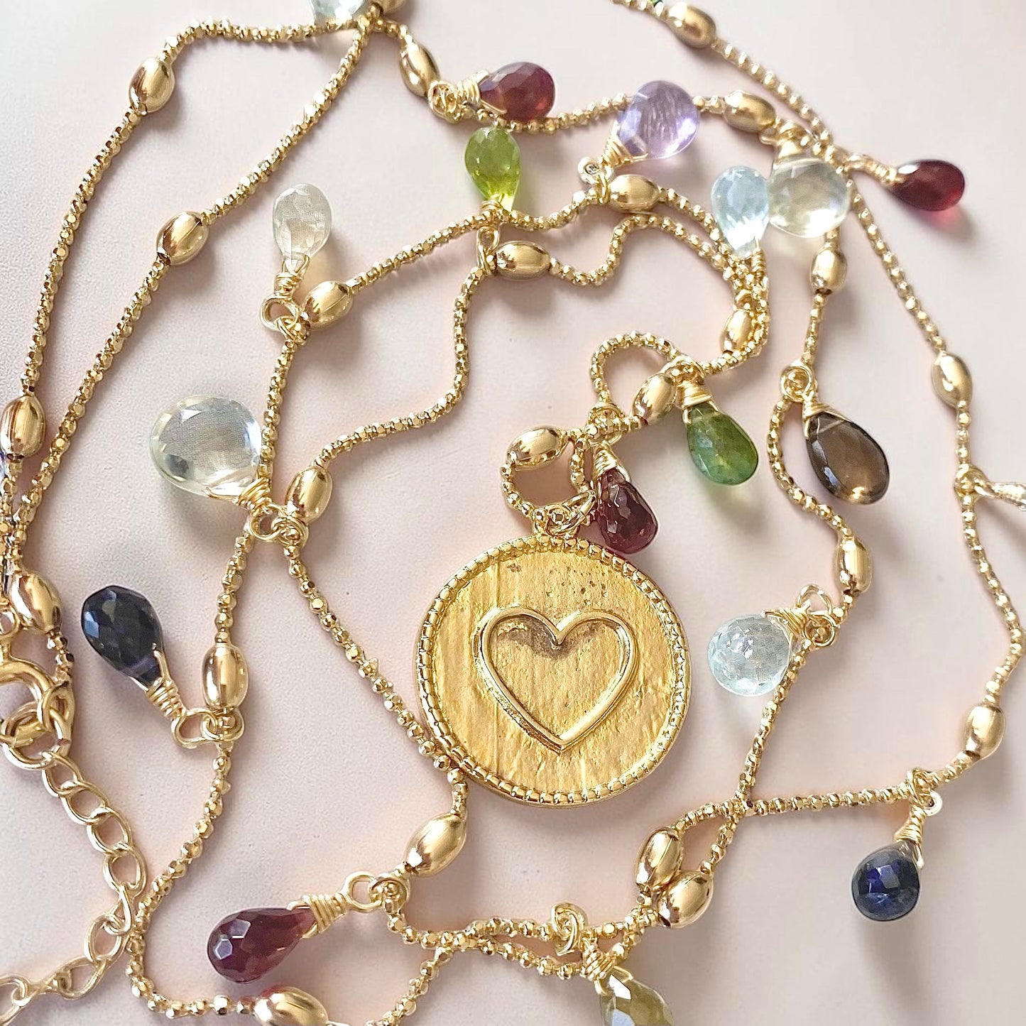 Collar largo gotas corazón oro