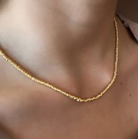 Collar mostacilla argollita oro