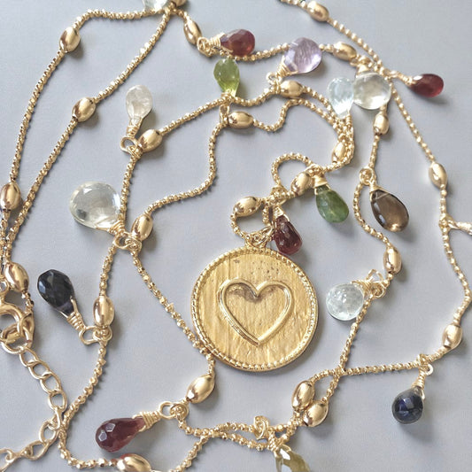 Collar largo gotas corazón oro