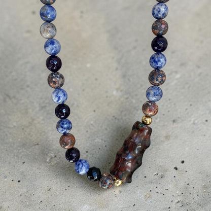 Collar tierra azul oro