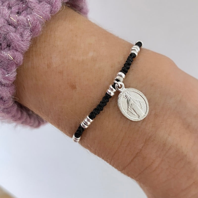 Pulsera hilo negro virgen de los milagros plata
