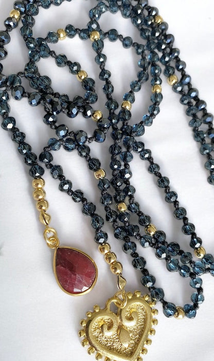 Collar siena cristal azul corazón oro