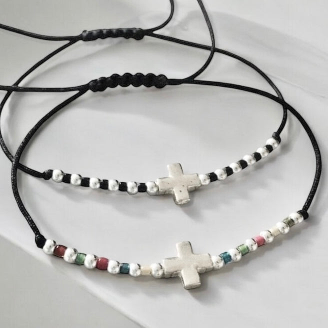 Pulsera hilo cruz plata