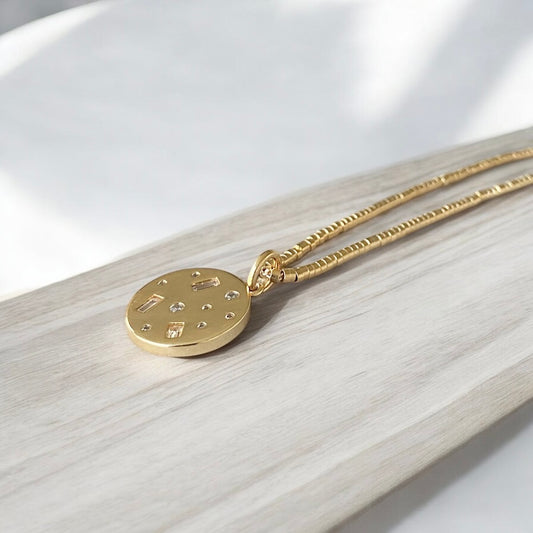 Collar mostacillas medalla circones oro