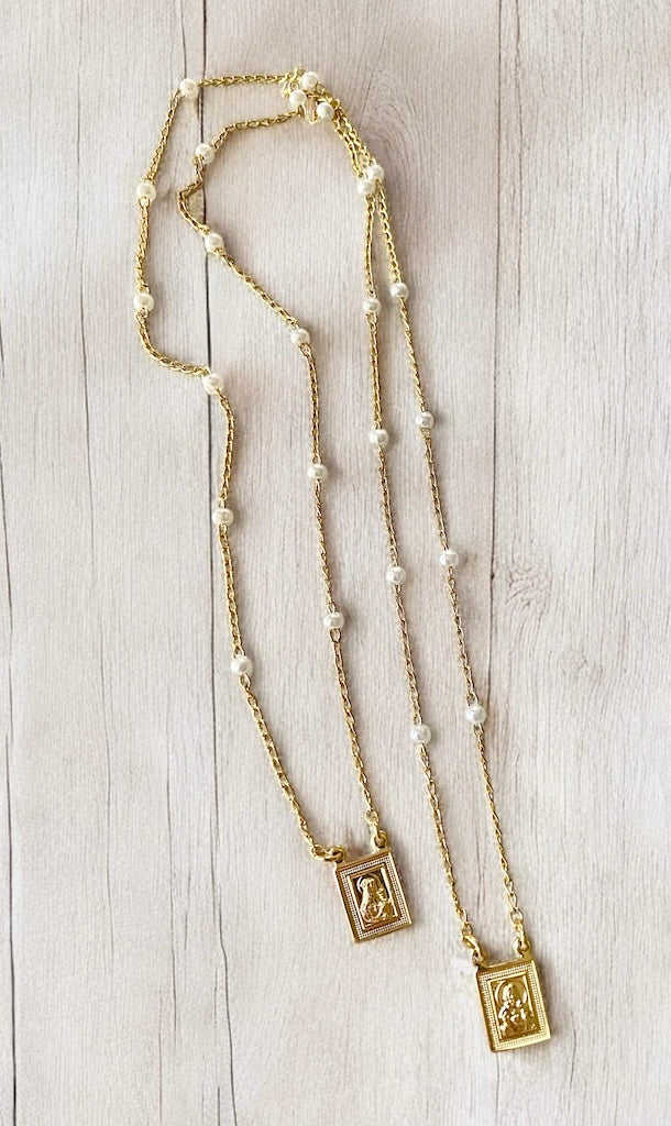 Collar escapulario perla oro