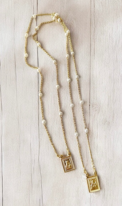 Collar escapulario perla oro