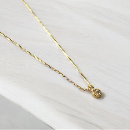 Collar punto de luz colgante 4 mm oro