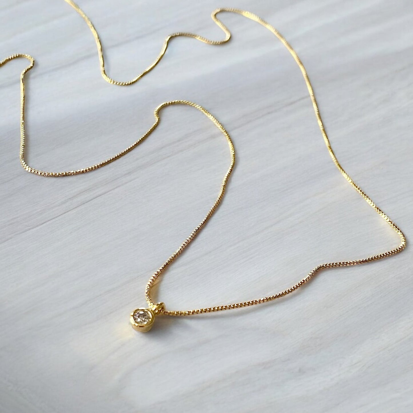 Collar punto de luz largo 50 cm. oro