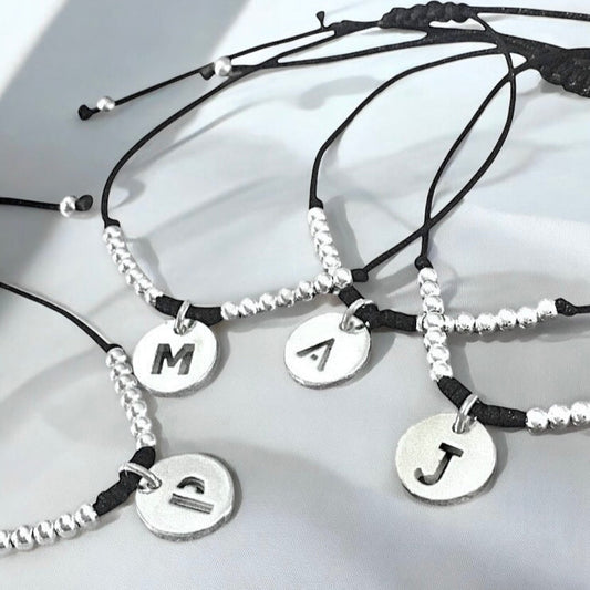 Pulsera hilo letra plata