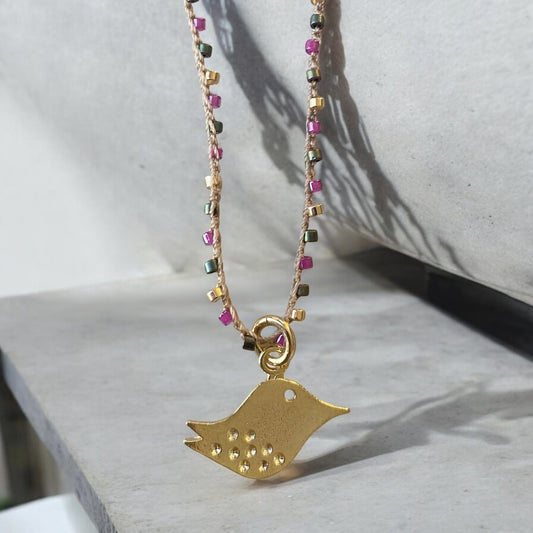 Collar tejido pajarito oro