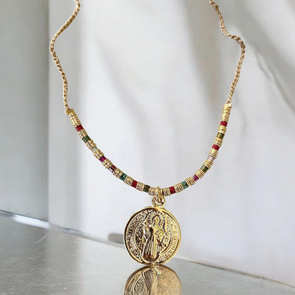 Collar tejido medalla San Benito oro
