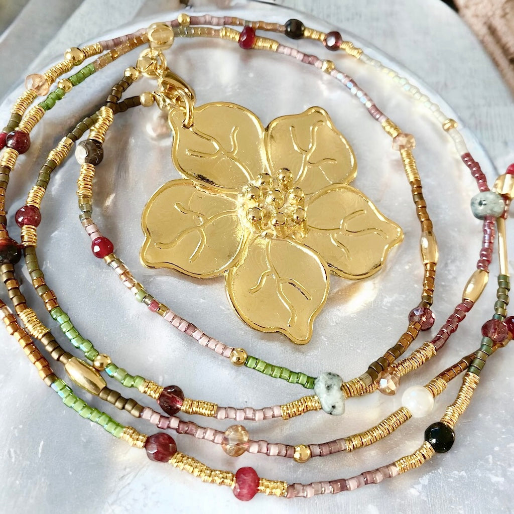 Collar largo etro flor oro