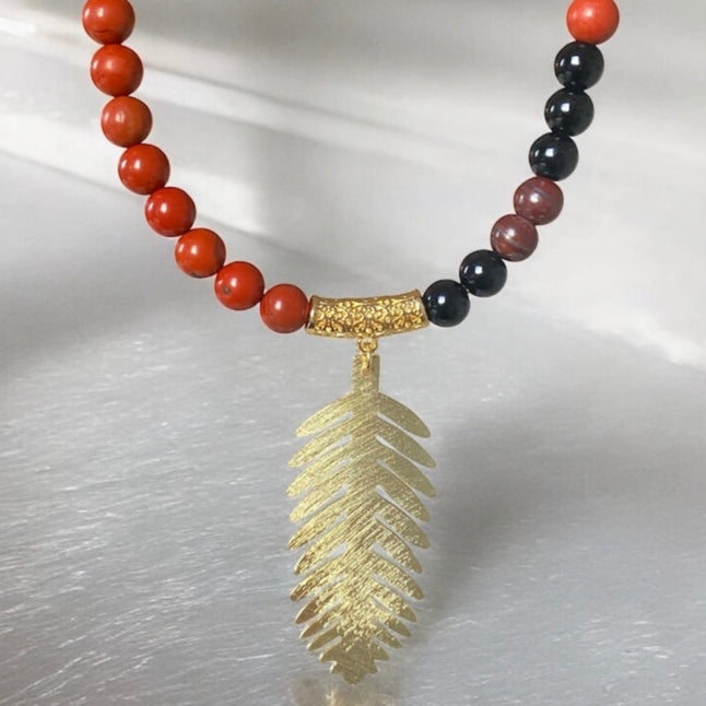 Collar corto tierra oro