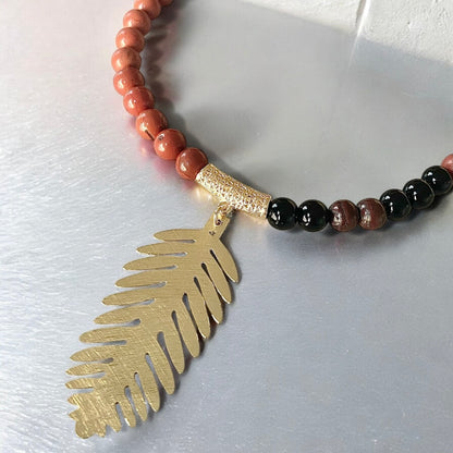 Collar corto tierra oro