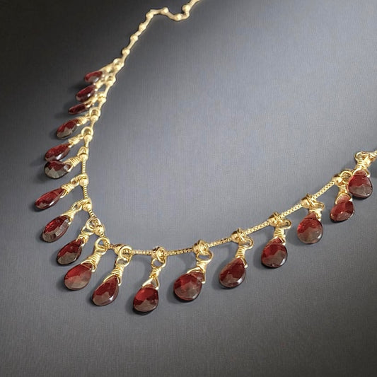 Collar granate oro