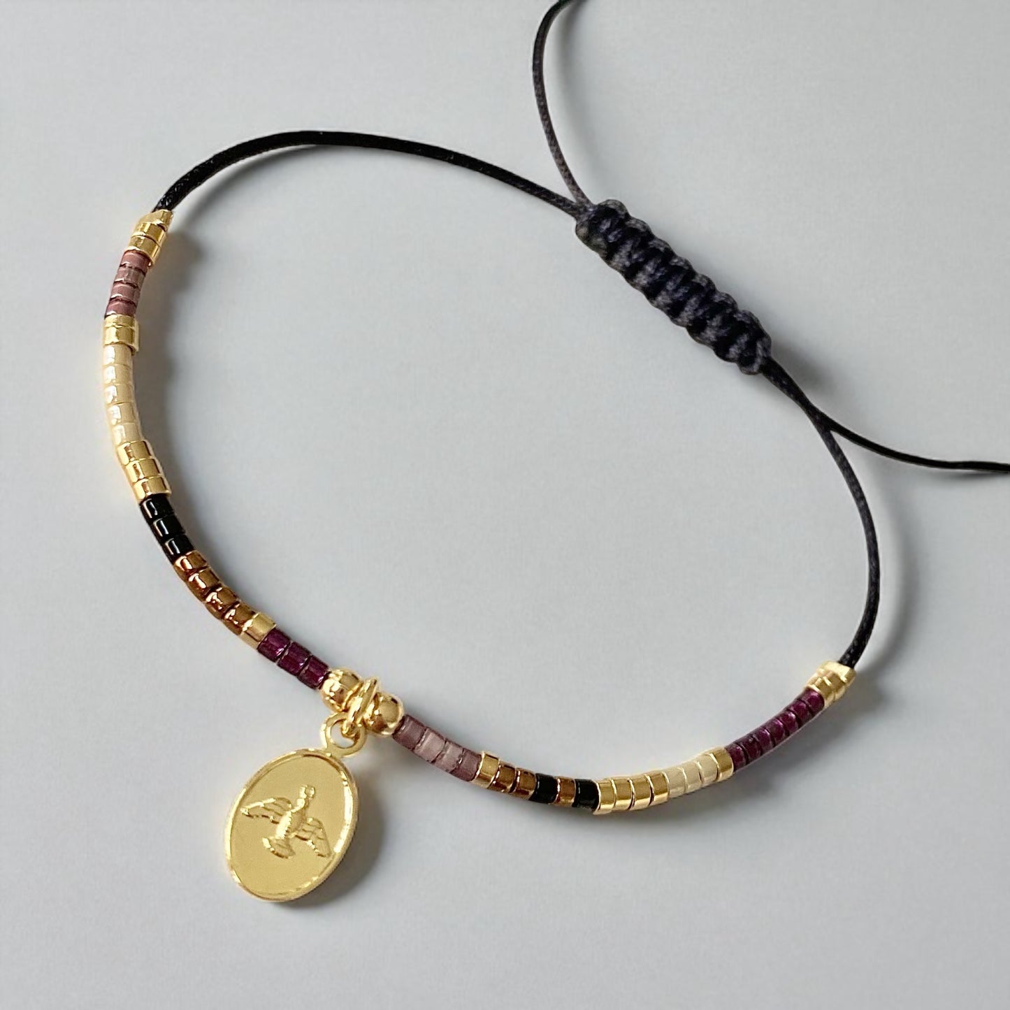 Pulsera hilo mijuki Espíritu Santo oro