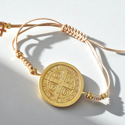 Pulsera hilo gran medalla San Benito oro