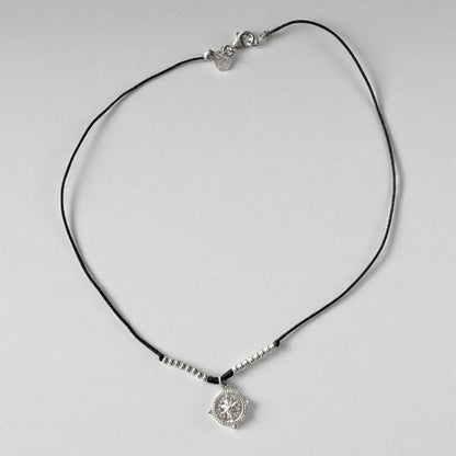 Collar hilo rosa de los vientos plata