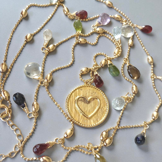 Collar largo gotas corazón oro