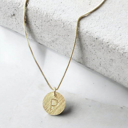 Collar letra oro