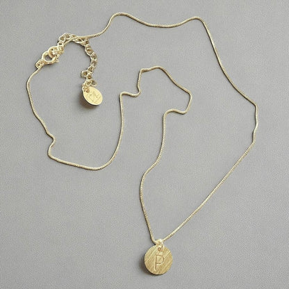 Collar letra oro
