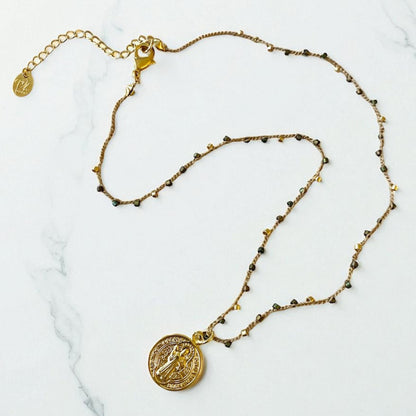 Collar tejido medalla San Benito oro
