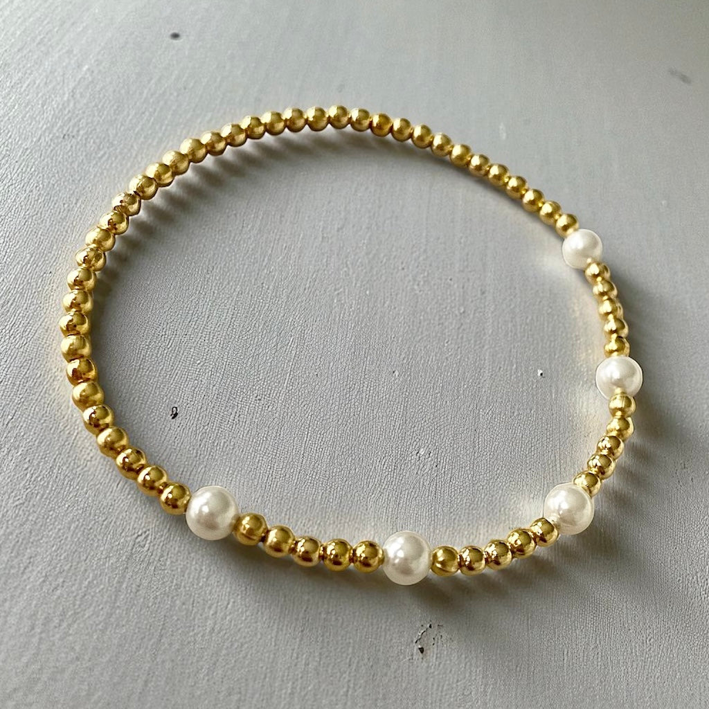 Pulsera cinco perlas oro
