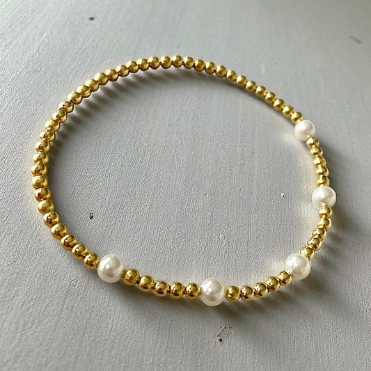 Pulsera cinco perlas oro