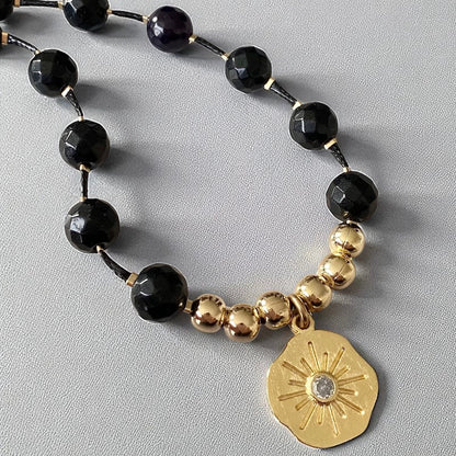 Collar negro medallón oro