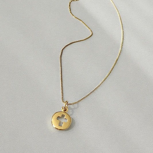 Collar mini medalla cruz calada oro
