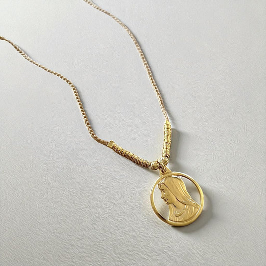 Collar tejido medalla virgen oro