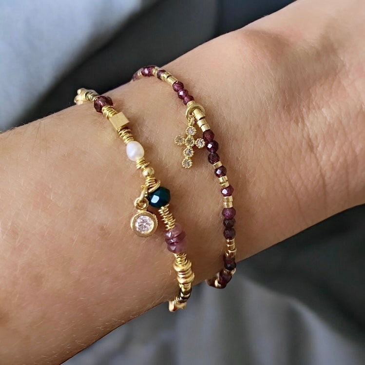 Pulsera granates cruz oro
