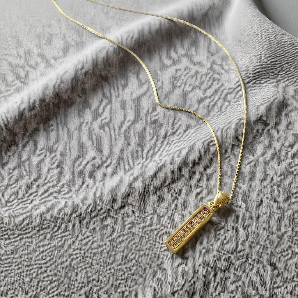 Collar placa circones oro