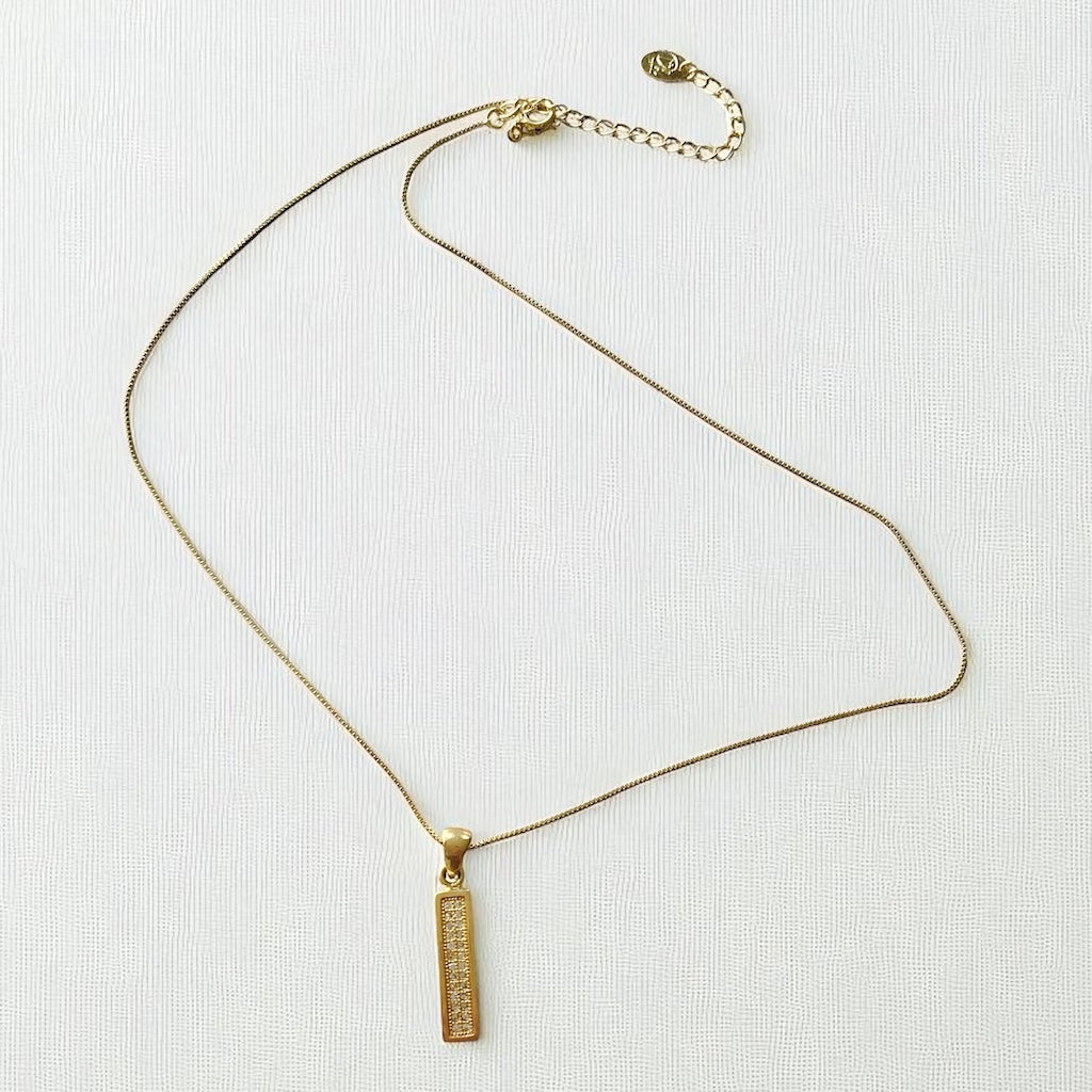 Collar placa circones oro