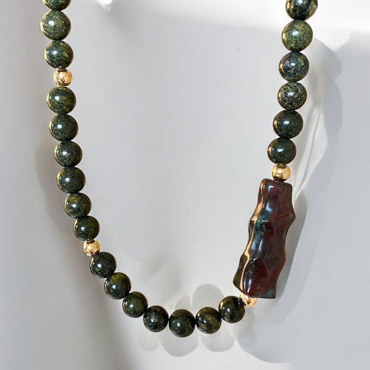 Collar verde oro