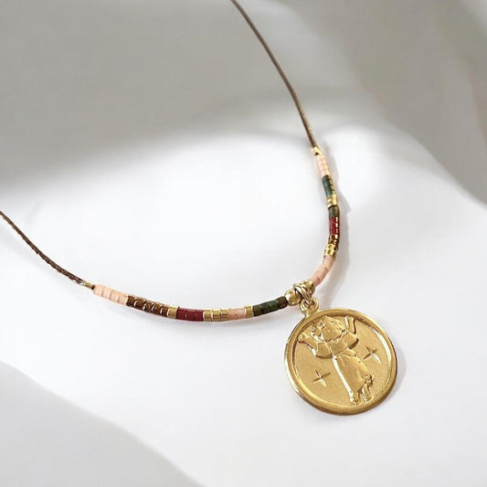 Collar hilo medalla angelito relieve oro