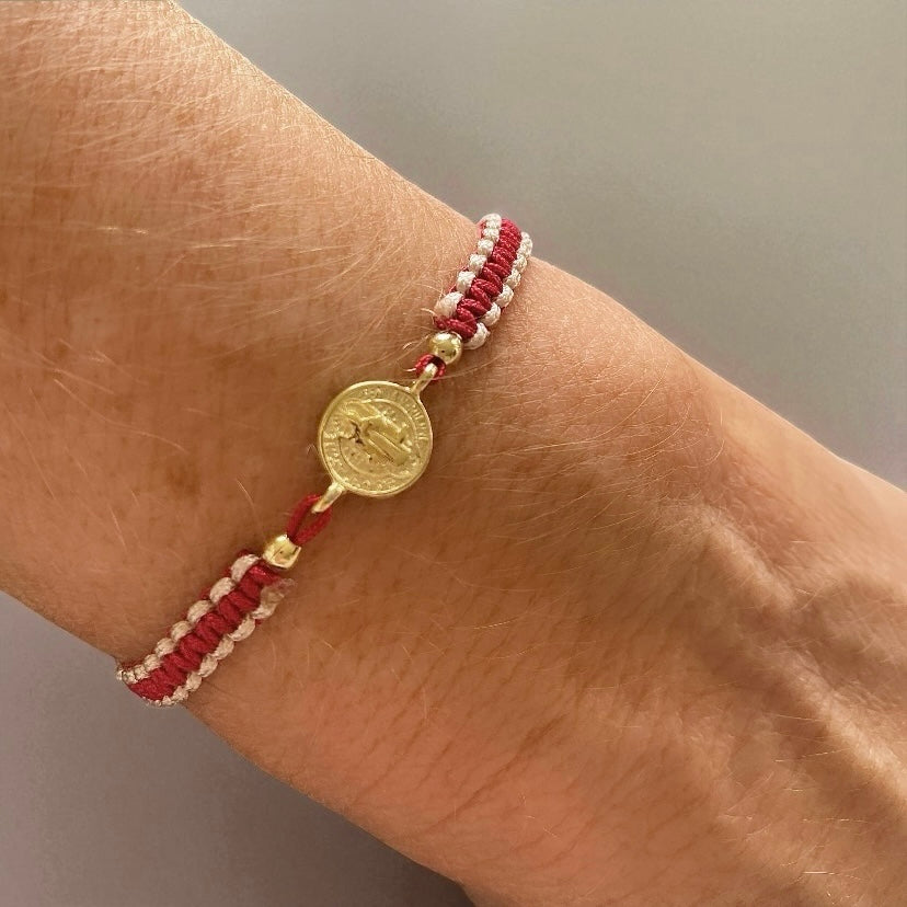 Pulsera macramé San Benito oro