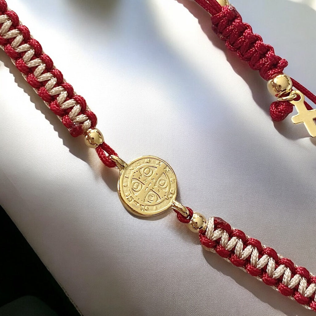 Pulsera macramé San Benito oro