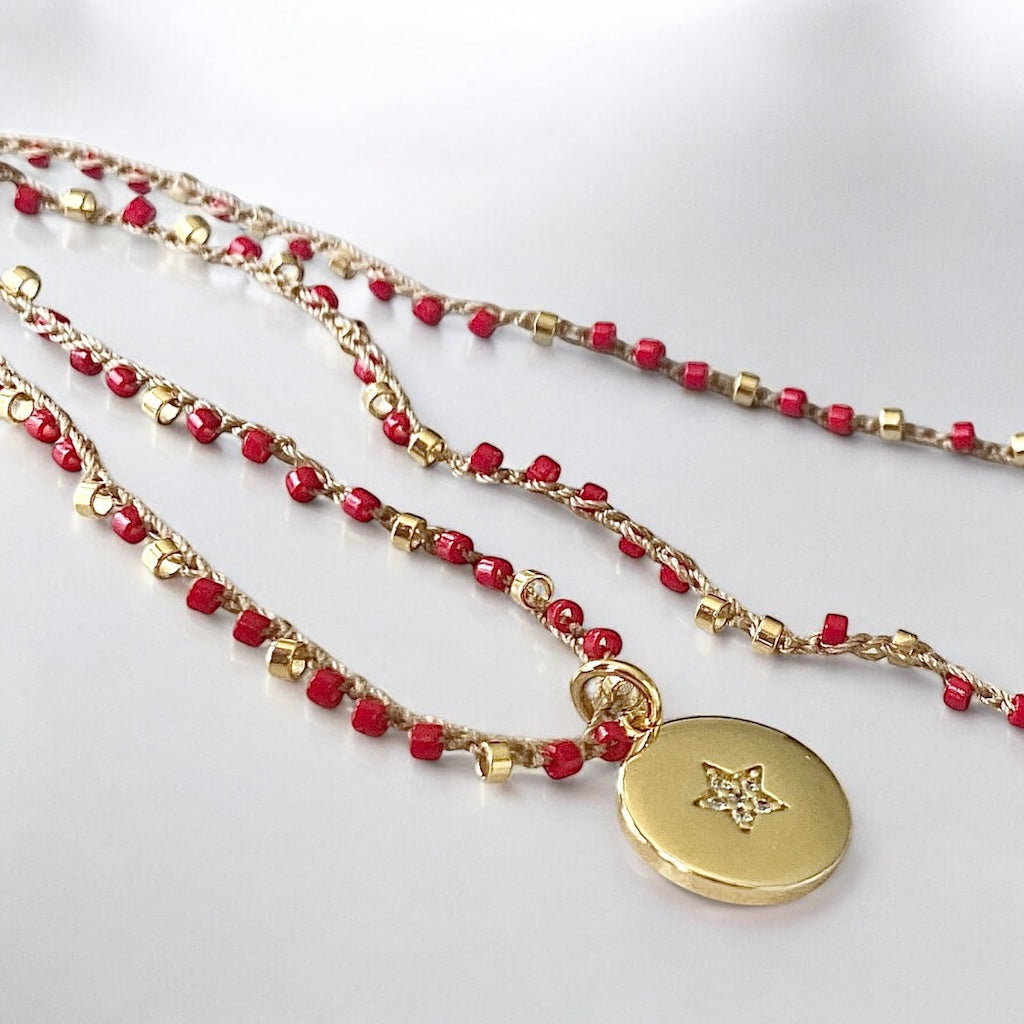 Collar tejido medalla estrella oro