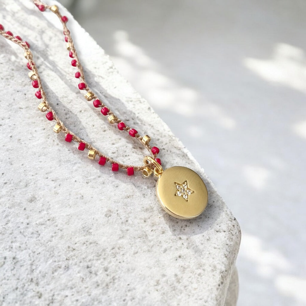 Collar tejido medalla estrella oro