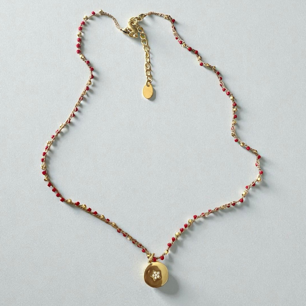Collar tejido medalla estrella oro