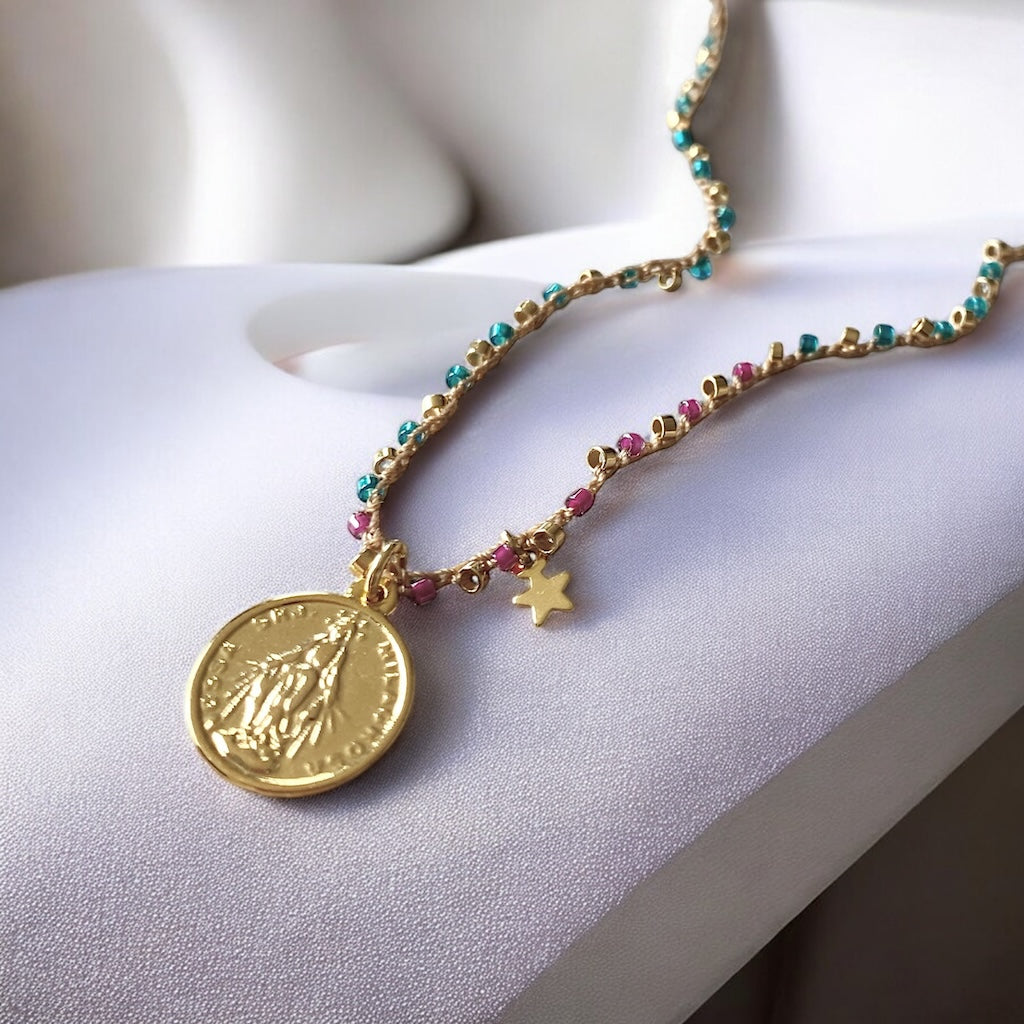 Collar tejido medalla virgen estrellita oro