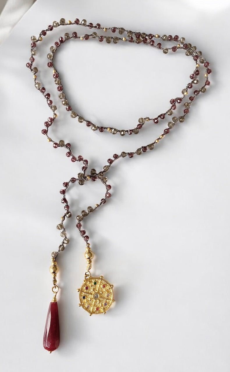 Collar tejido largo gota roja oro