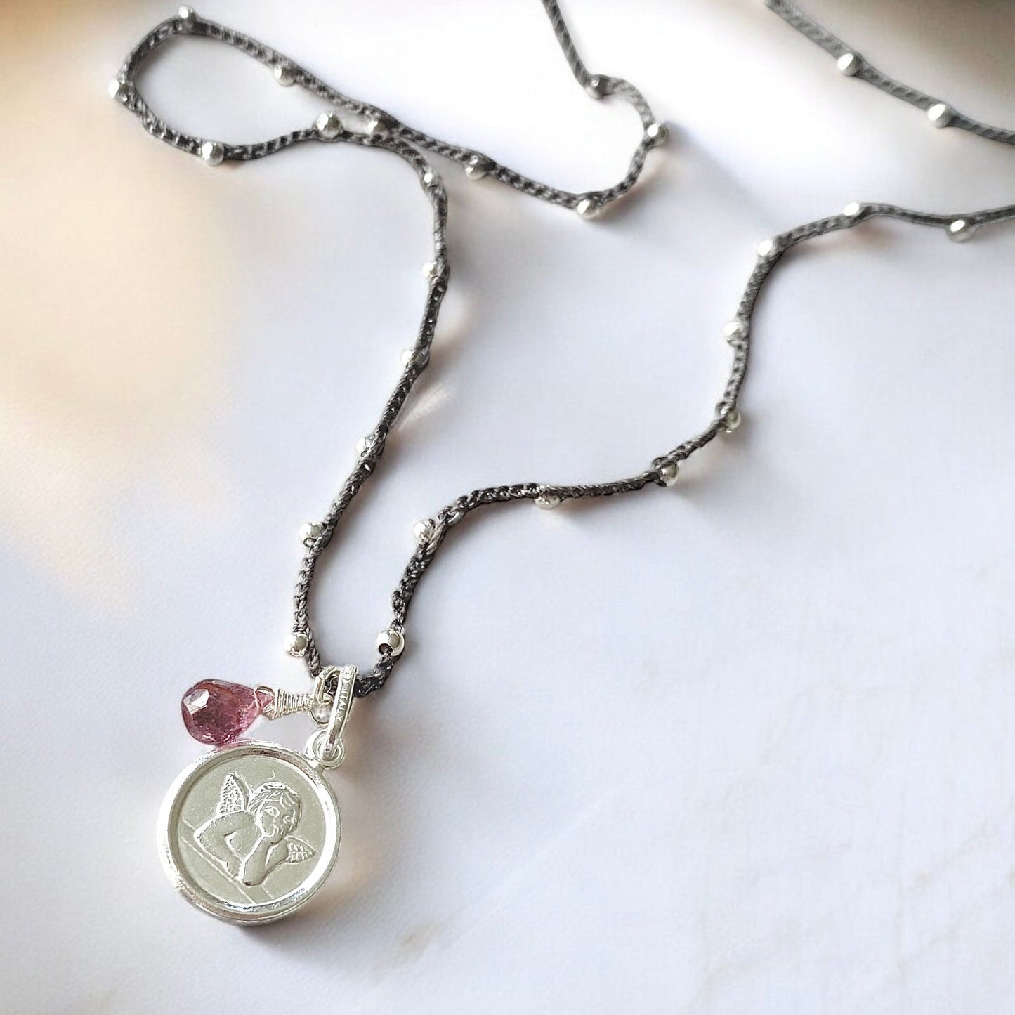 Collar tejido ángel de la guarda plata