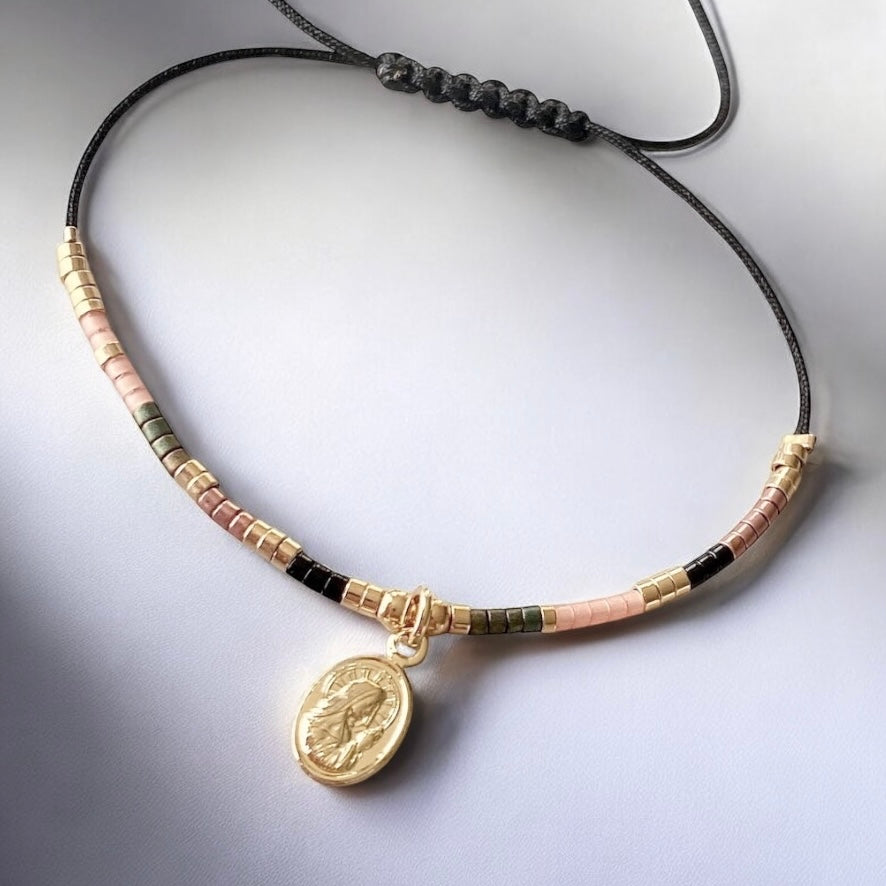 Pulsera hilo mijuki virgen oro