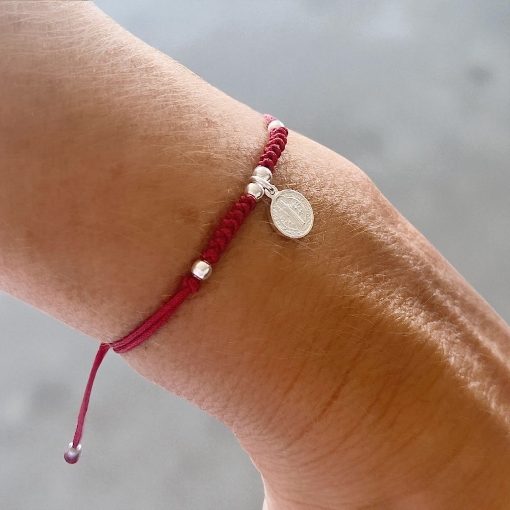 Pulsera hilo rojo San Benito plata